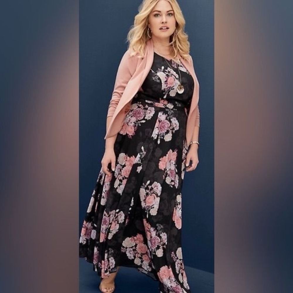 021- Torrid Black Floral Sleeveless Lined High Neck Georgette Maxi Dress size 18